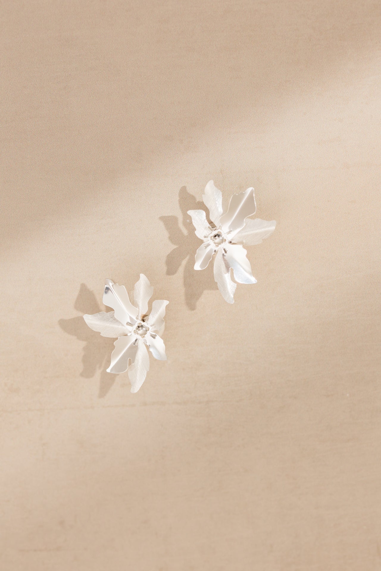 ASTER • Statement flower studs