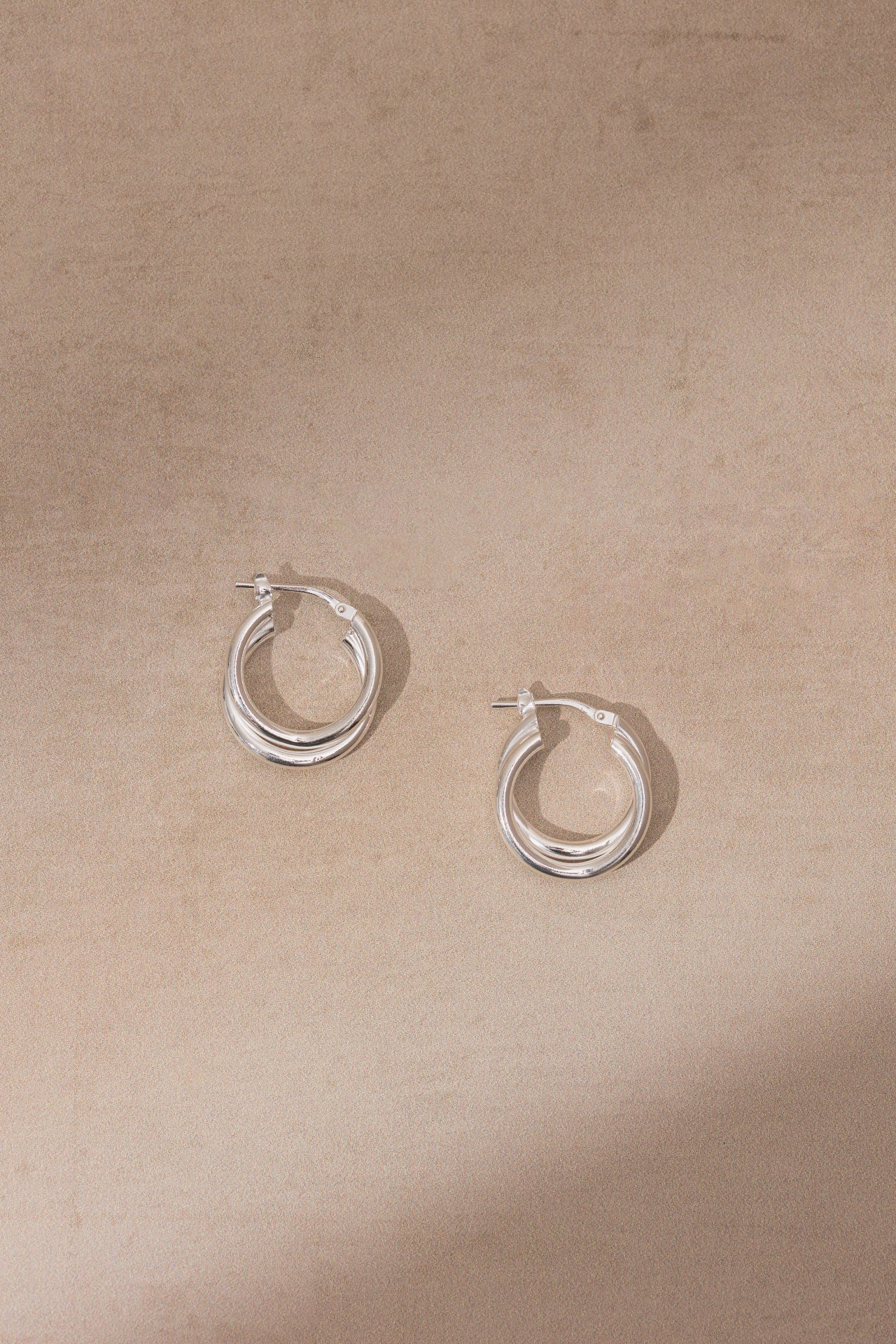 LUCIE • Small layered hoops