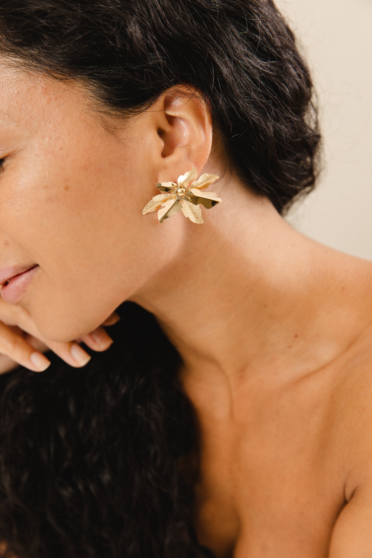 ASTER D'OR • Statement gold flower studs