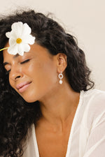 ORELIA • Pearl silver huggies