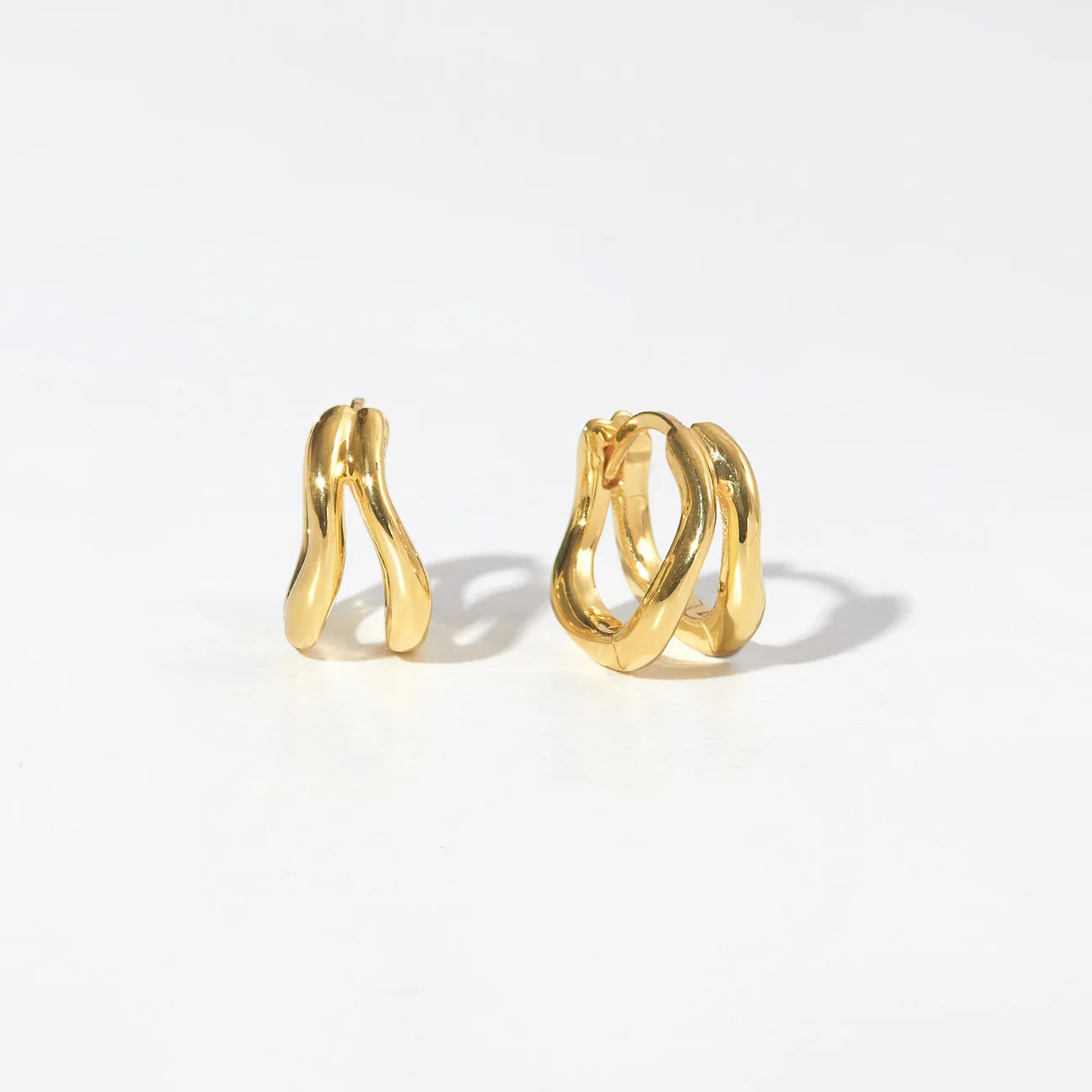 CORA D'OR • Wave gold huggies