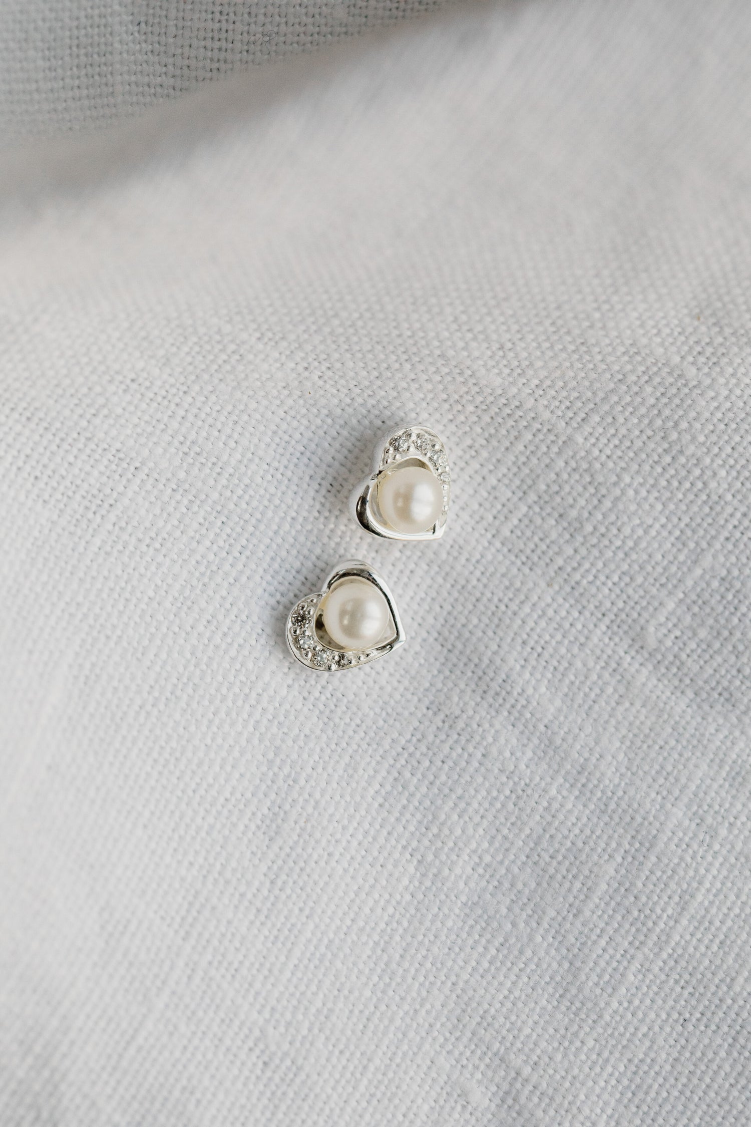 CUPIDON • Pearl Heart Earrings