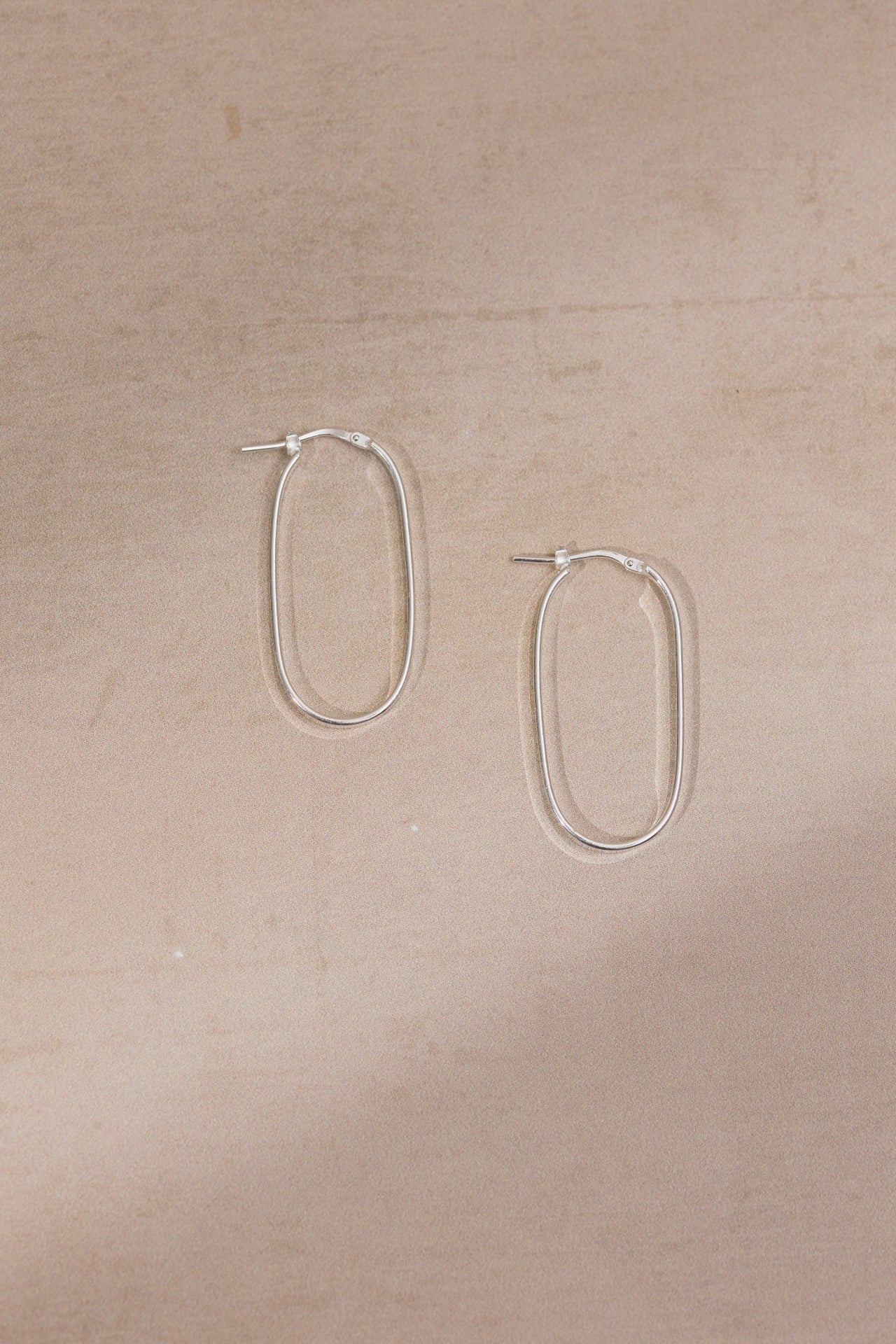JUNIPER • Oval hoops