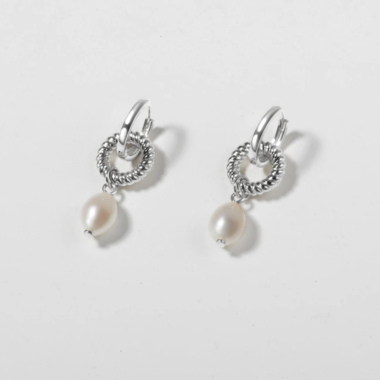 ORELIA • Pearl silver huggies